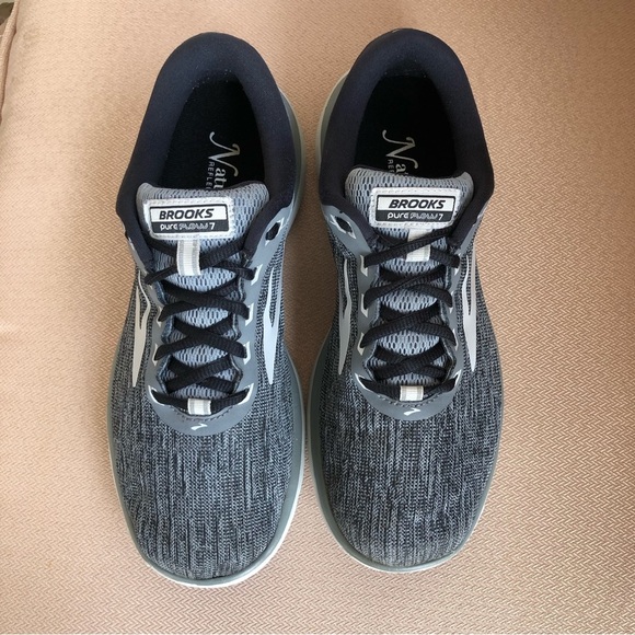 Brooks Flow 7 women’s running Gray / Black Sneakers shoe size 9.5 Medium - Picture 2 of 16